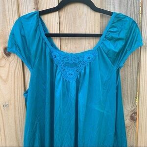 Vintage Lorraine Nightgown women’s Size Medium Gown Lingerie